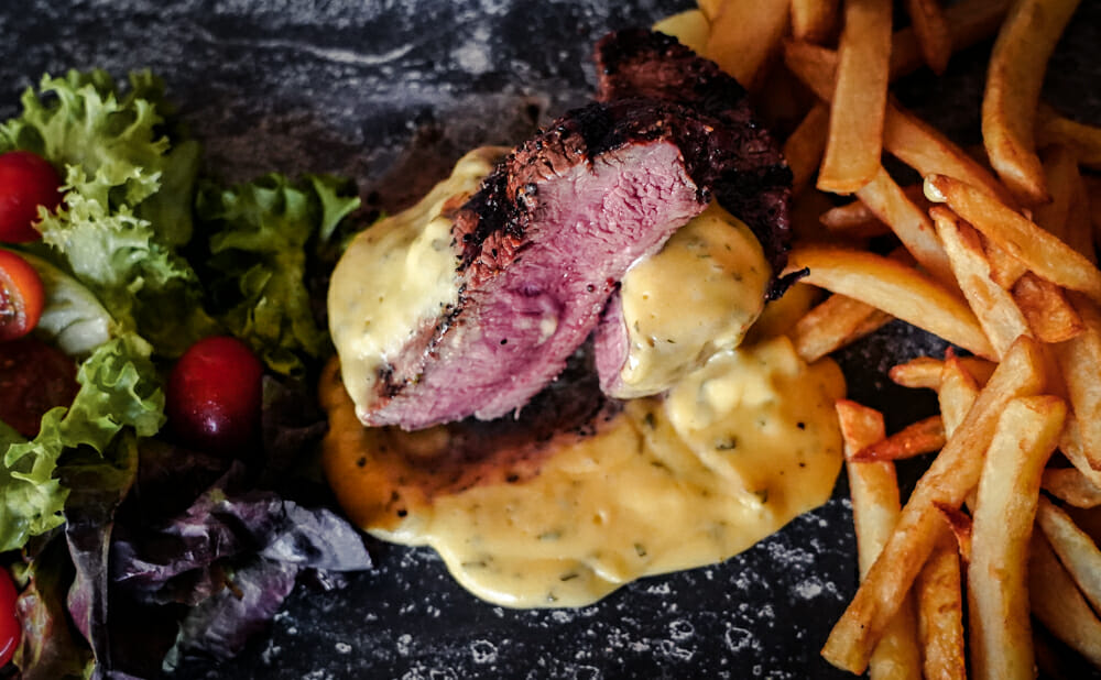 La recette du Steak grillé béarnaise et des vraies frites belges