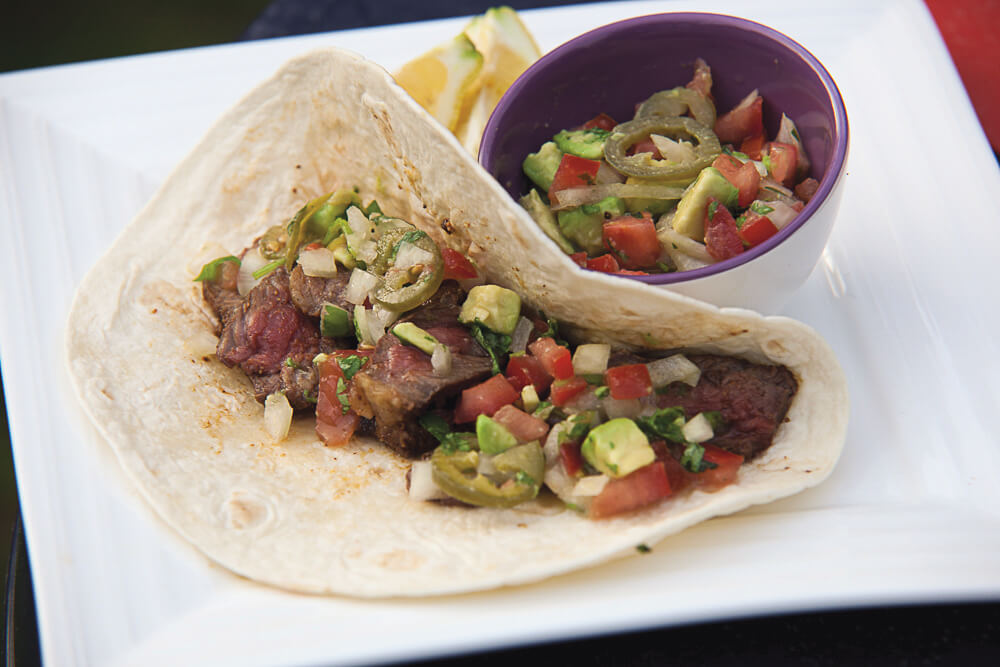 Tacos de boeuf, pico de gallo