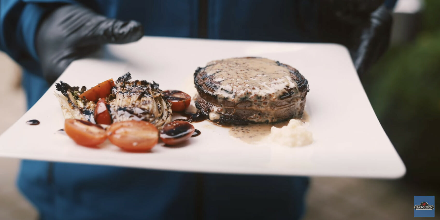 Tournedos grillés à la Sizzle Zone, sauce bourbonnaise