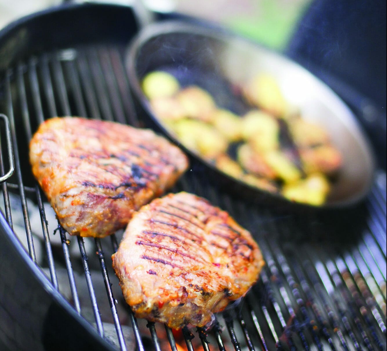 Côtes de porc grillées, salsa pêche / abricot