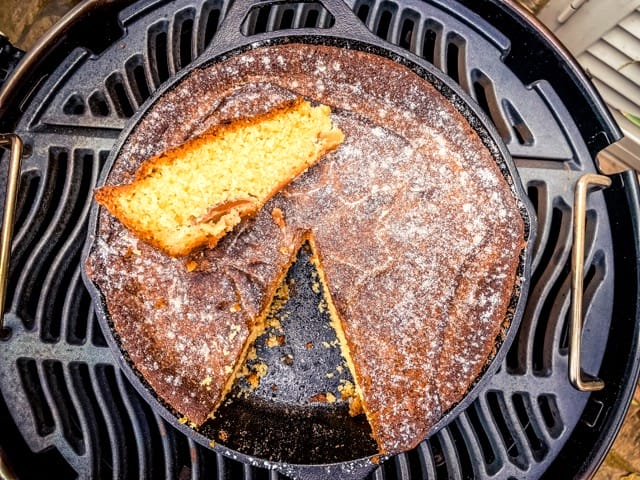 Cake aux pommes et amandes au barbecue