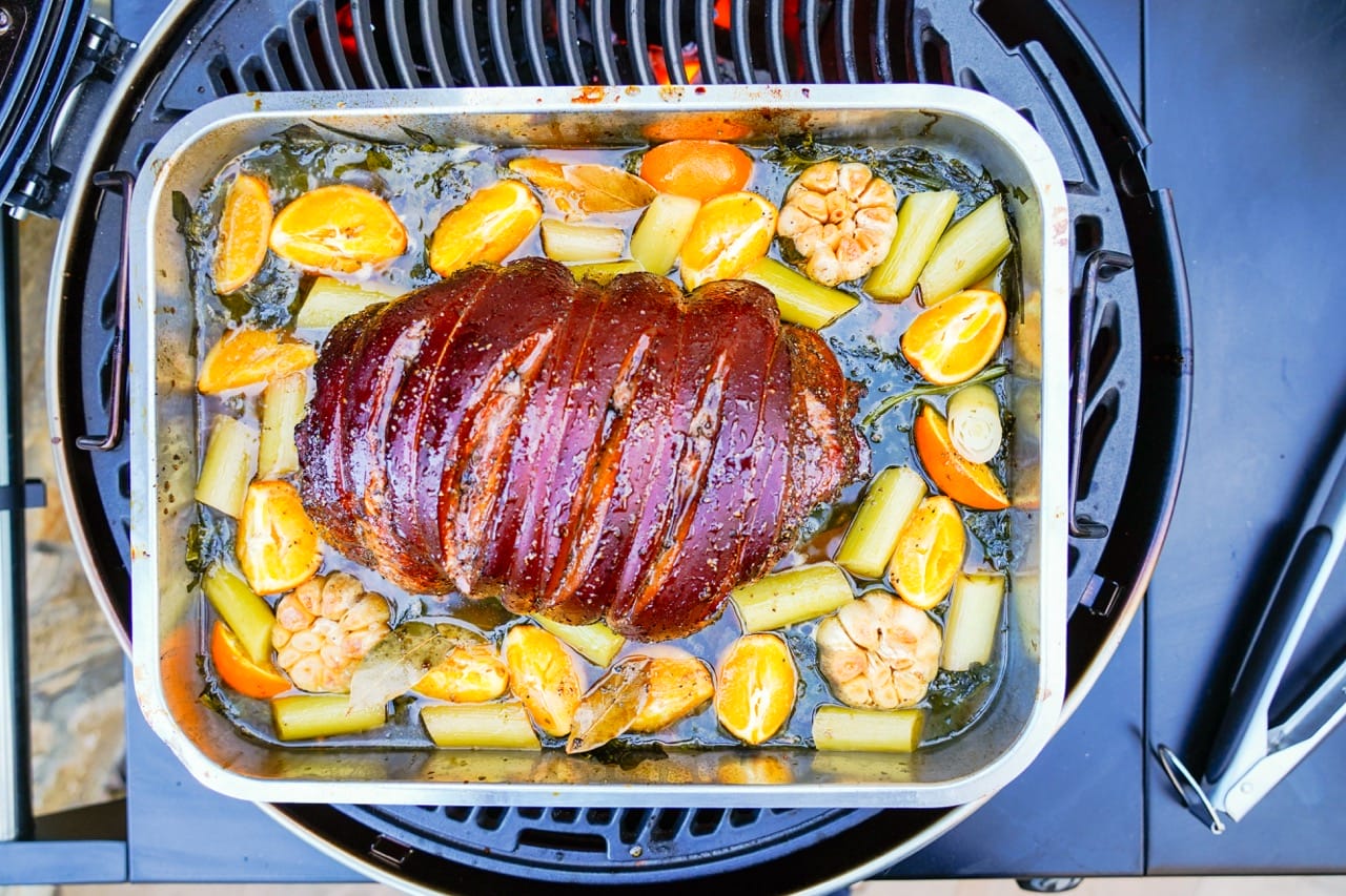 Jambon fumé, glacé au miel et à la coriandre