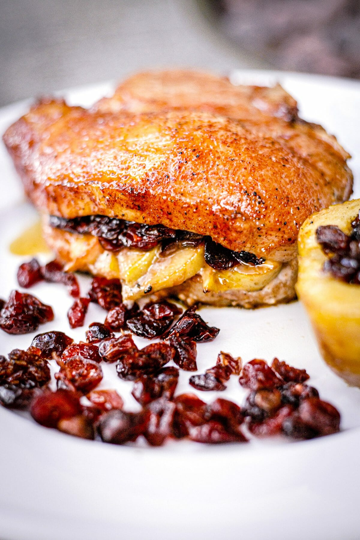 Côtes de porc farcies pommes, cranberries, bourbon et érable