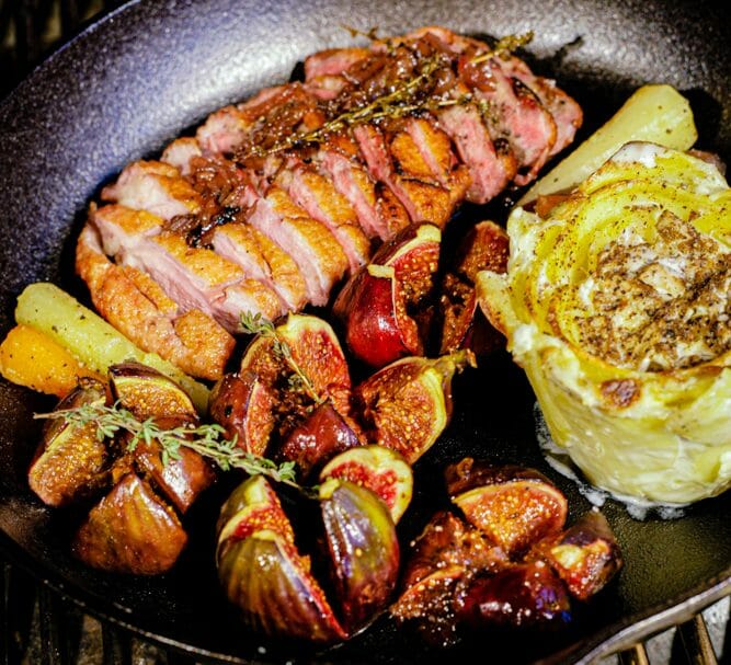 Magret de canard grillé, figues aigre-douces