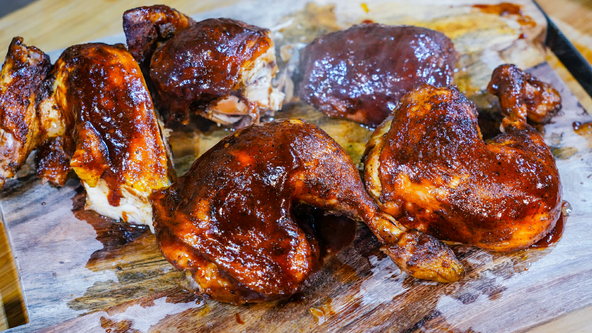 "Une nouvelle technique de poulet fumé au barbecue avec Harry Soo, champion américain de BBQ"