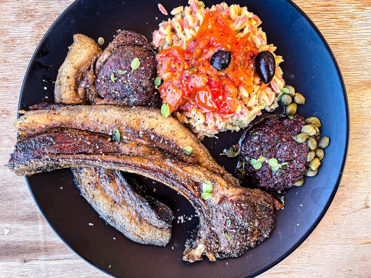 Recette de côtes d'agneau en croûte de fenouil, tapenade d'olives épicées