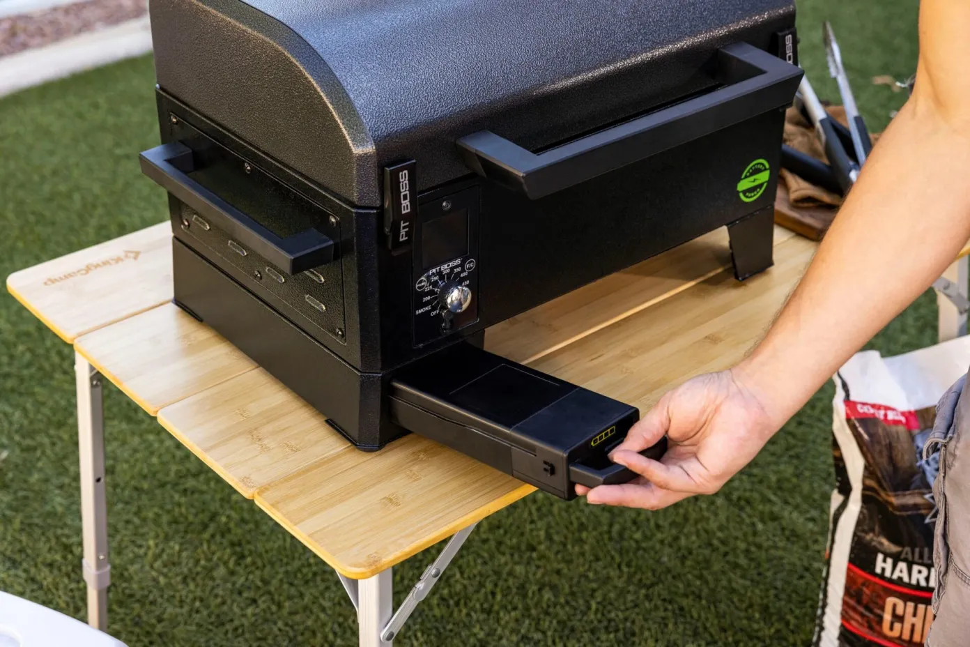 Pit Boss sort un BBQ portable sur batterie