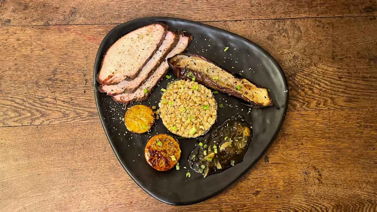 Dinde saumurée et fumée, saveurs cubaines, Agrumes grillés & farro aux sucs de fumage